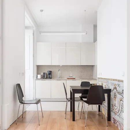 Serviced - Baixa Apartman *